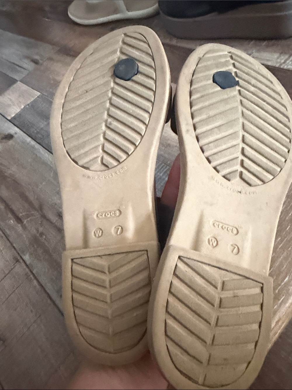 CROCS Women's Black Strap Toe-Post Sandals with Tan Footbed - Picture 3 of 3